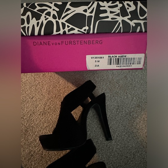 Diane Von Furstenberg criss cross suede heels, black, size 5 - Picture 3 of 7